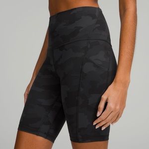 Lululemon High Rise Short with pocket 8”